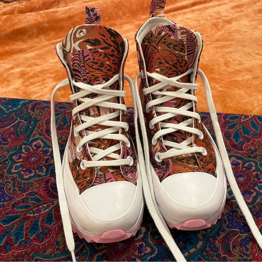 Magenta platform Converse
